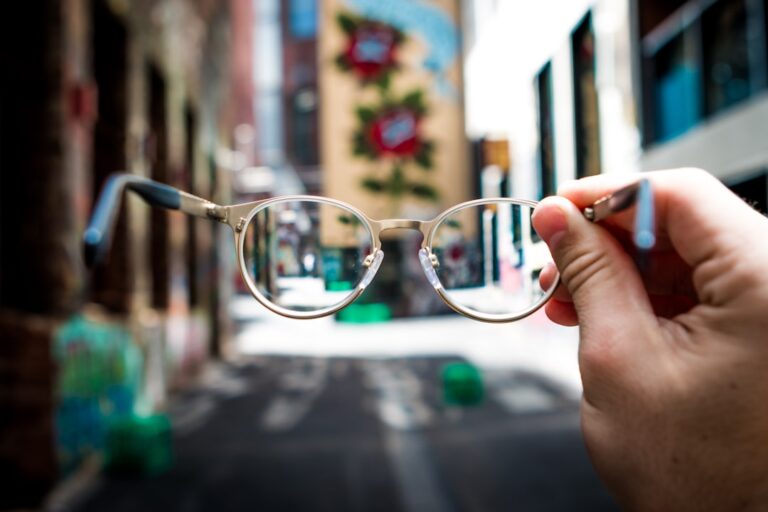 Your Ultimate Guide to Choosing Quality Eyewear Online